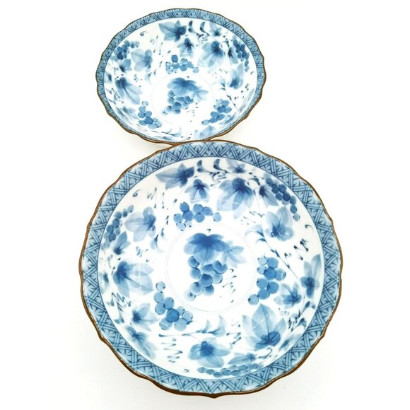 Vintage Japanese Blue White Porcelain Bowls Grapevine Scalloped Rim Set of 2 - Picture 1 of 16